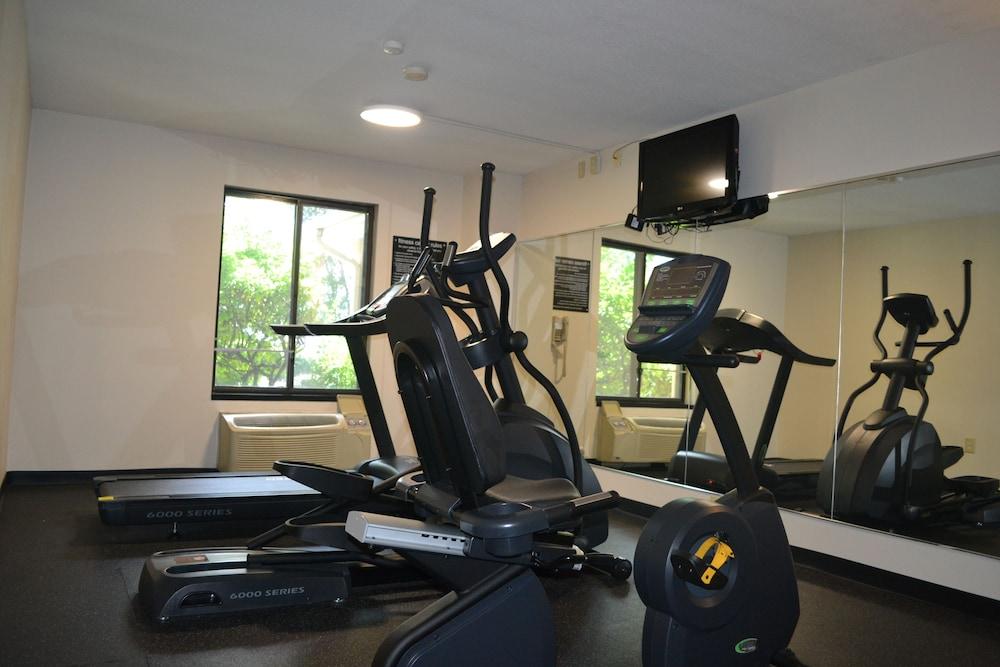 Super 8 By Wyndham Germantown/milwaukee Germantown