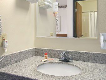 Super 8 By Wyndham Germantown/milwaukee 2*